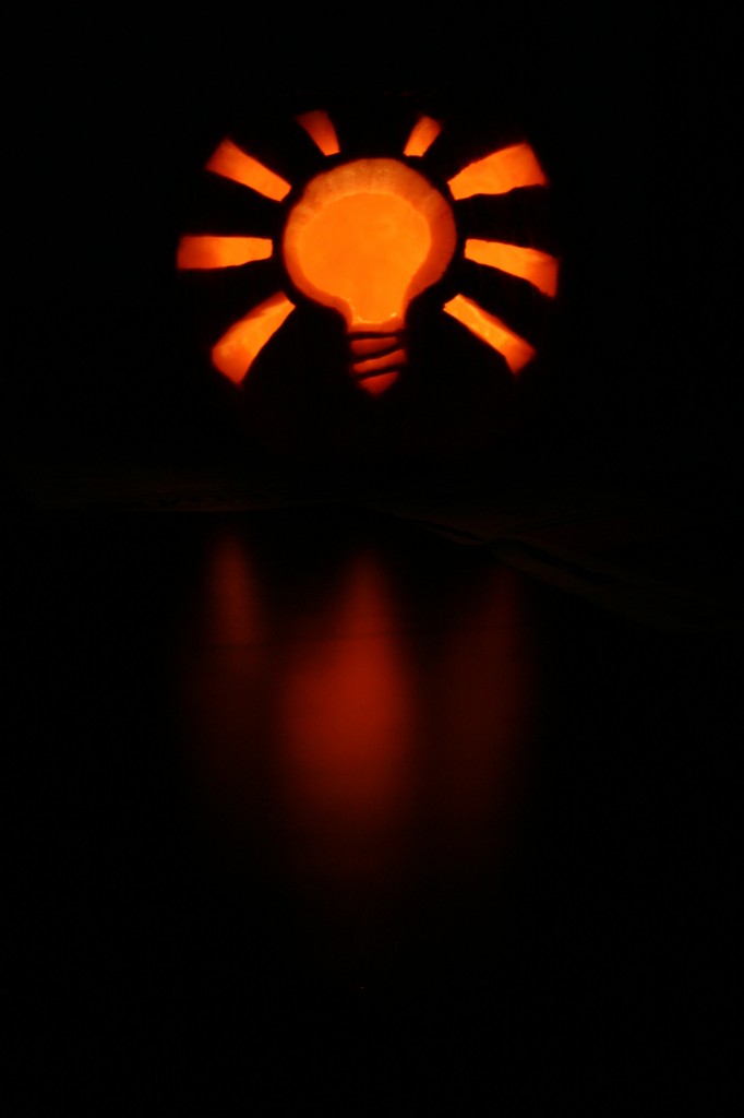 Jack-o-lantern light bulb